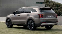 Yenilenen KIA Sorento yüzünü gösterdi!